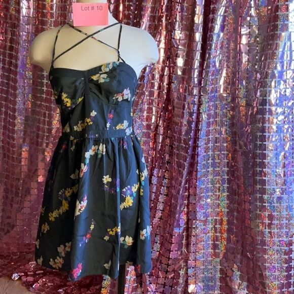 AMERICAN EAGLE sun dress in size 8 in gray with multi colored flowers - Picture 1 of 13